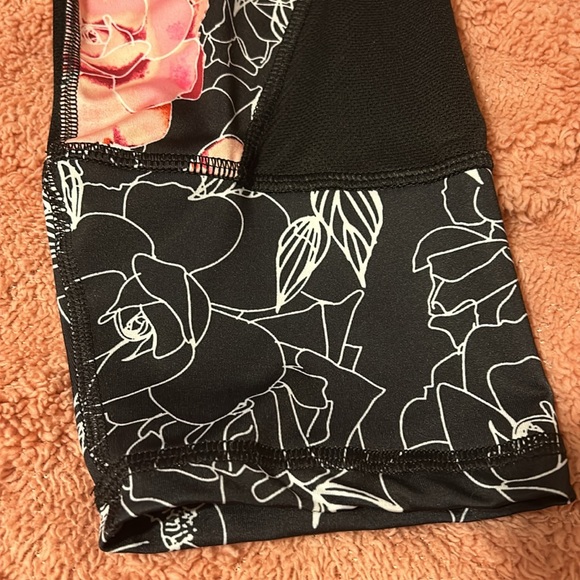 Beautiful Yoga pants worn 1x - Picture 4 of 6